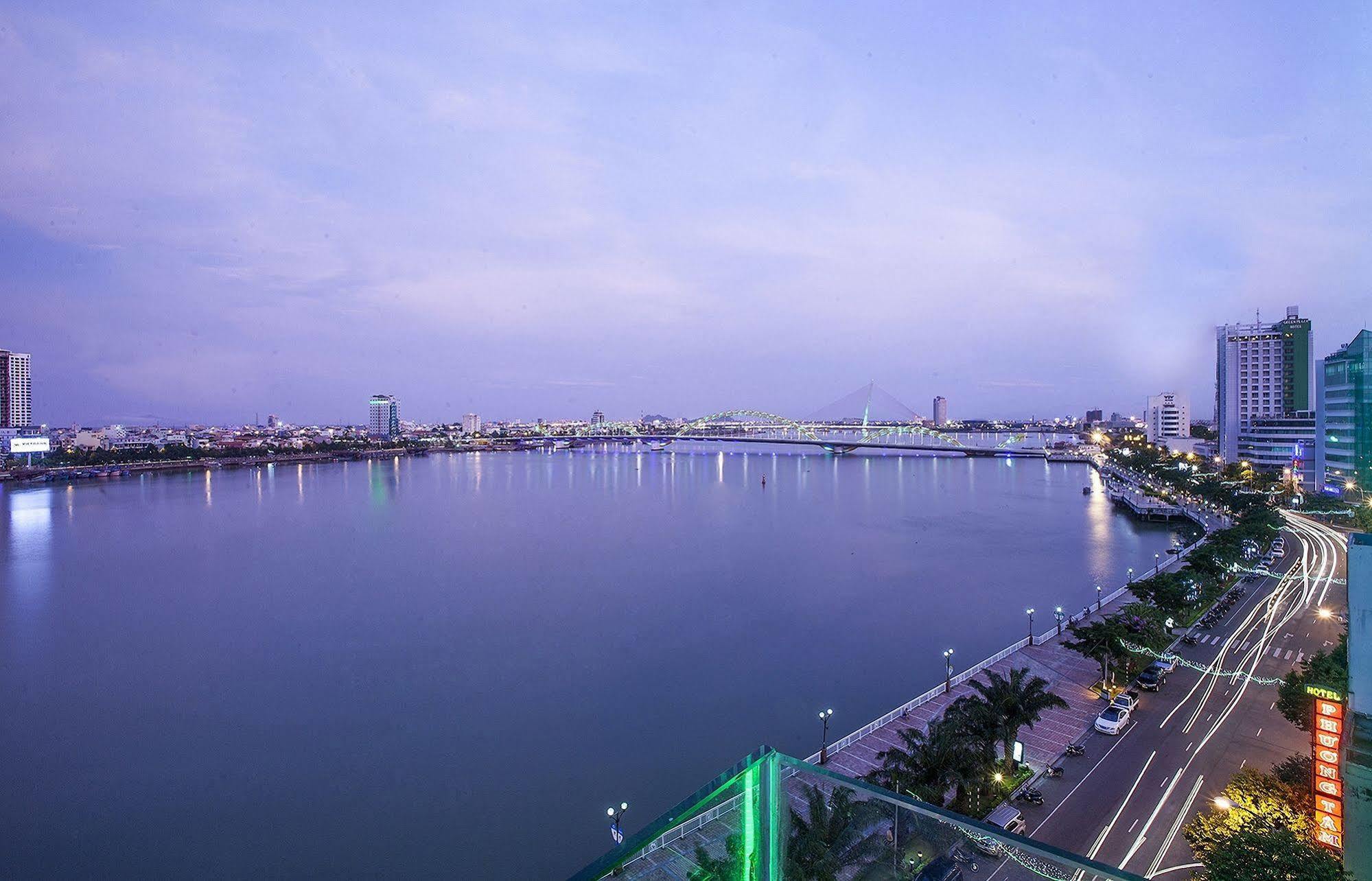 Happy Day Riverside Hotel & Spa Danang By Haviland Exteriör bild
